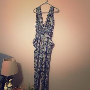 Fun floral jumpsuit 💙 4x20!